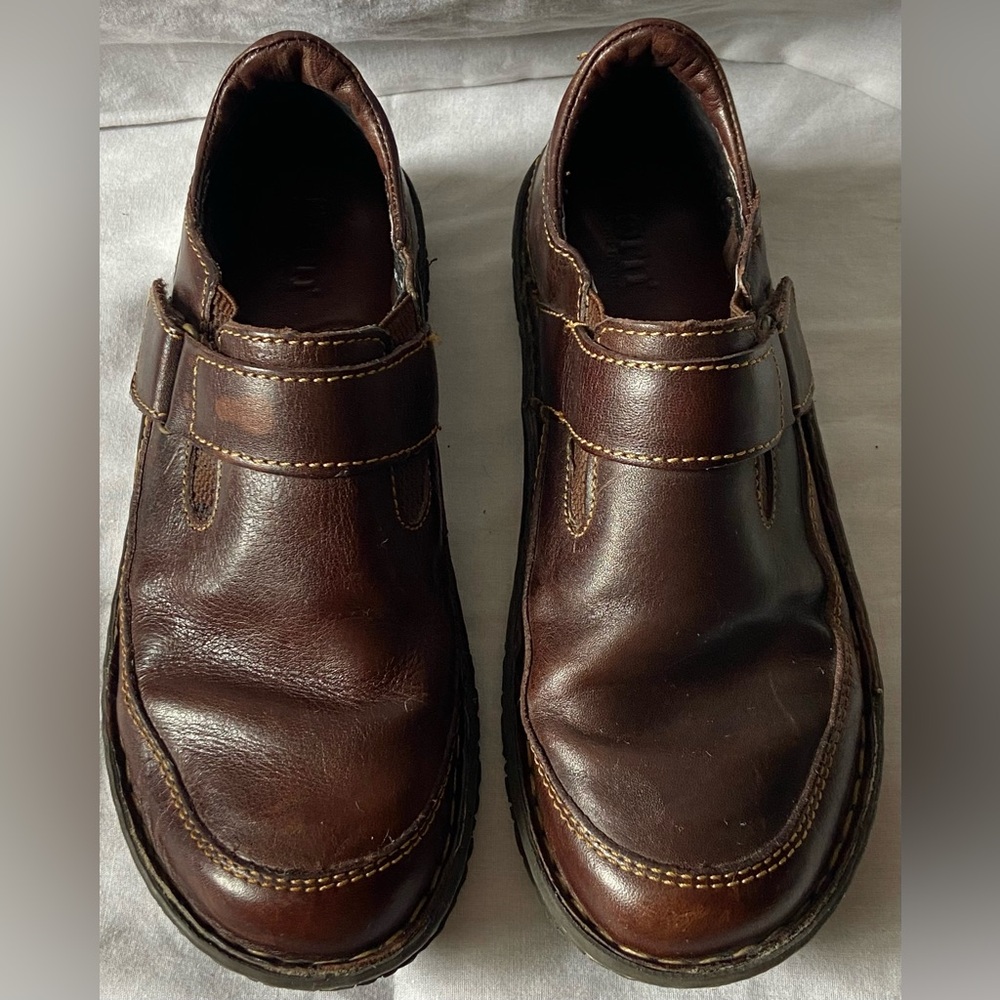 Born Women's Sz 7 Dark Brown Leather Walking Shoes